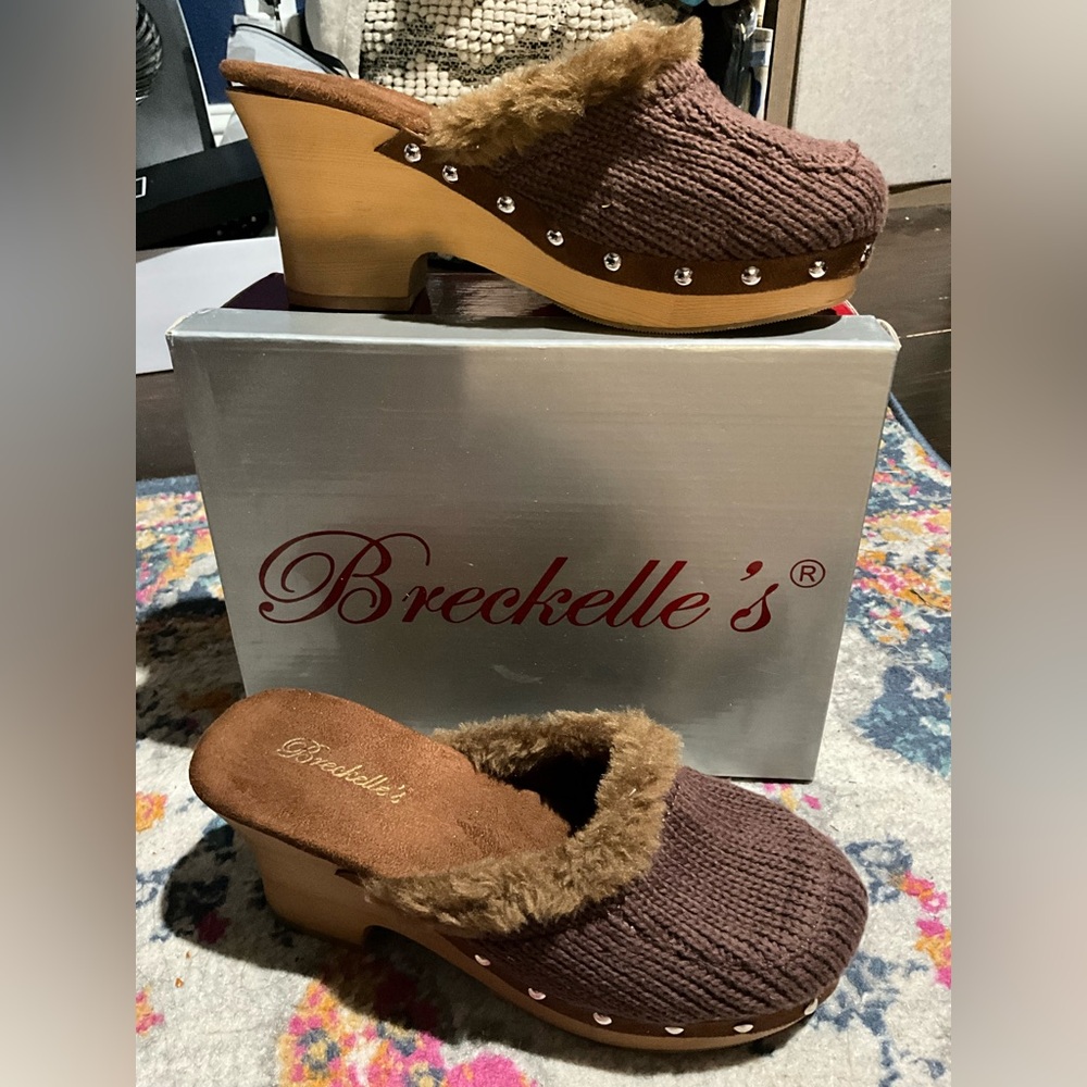 Breckelles Boho Knit Brown Fur trim platform Clogs w metal studs wood heel SZ 7🌞